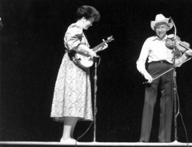 Alumna Laura Boosinger performs with Luke Smathers in the 1980s at the Mountain Dance & Folk Festival. Photo: Mountain Dance and Folk Festival & Shindig on the Green Photographs from the Ramsey Library at UNC Asheville Special Collections.