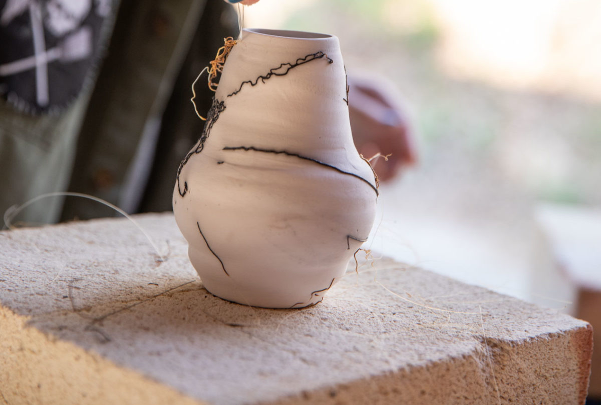 Decorating a pot with horsehair