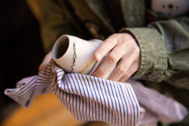 Finishing horsehair pottery