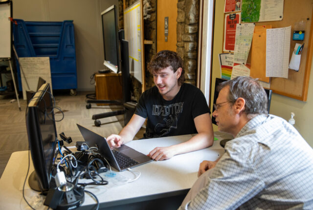 An ITS student helps a client with their computer.